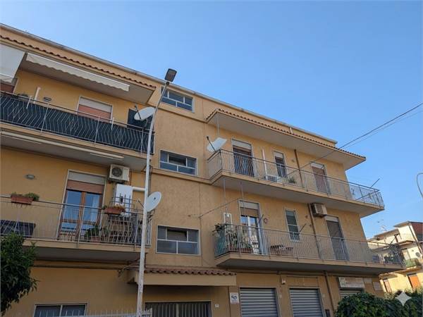 Appartamento di 4 vani in zona Zia Lisa