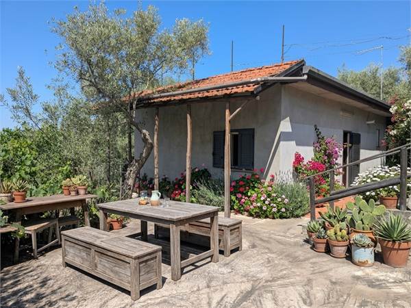 villa con 1800 mq di giardino a Belpasso